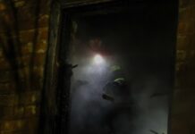 На Київщині з-під завалів після удару РФ дістали цілу родину – влада