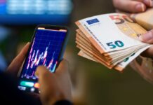 Євро в обмінниках опустилося нижче 51 гривні. Що зараз визначає курс валюти