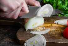 Як різати цибулю без сліз: простий спосіб, який реально працює