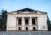 “Відкриття” маріупольського драмтеатру виявилося пропагандистською виставою, – ЦНС