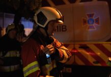 Київ атакували ворожі дрони: є вибиті вікна та пошкоджений дах