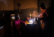 Відключення світла по всій країні: як сьогодні діятимуть графіки (список)