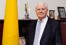 Гравці “Динамо” вшанували пам’ять Леоніда Кравчука на Байковому кладовищі (фото)