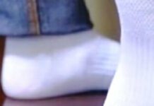 Більше ніяких сірих плям: копійчаний спосіб захистити білі шкарпетки від бруду