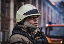 Жертви, руйнування та пожежі: що відомо про нічний обстріл Вольнянська, Одеси та Кривого Рогу