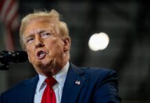 Трамп погрожує тарифами країнам, які стануть на шляху США в питанні Гренландії