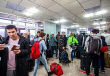 США депортують декілька десятків росіян: перший рейс вже вилетів до Москви