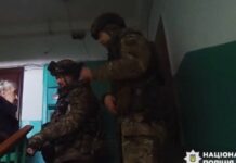 Попросила вивезти маму з берегової лінії Нікополя: поліцейські «Білі Янголи» допомогли евакуювати маломобільну літню жінку