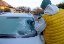 Лід розтане сам: швидкий спосіб очистити лобове скло від водіїв зі стажем