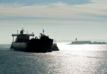 Танкери застрягли в морі після відмови Індії від російської нафти, – Bloomberg