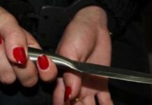 Вдарила ножем цивільного чоловіка: криворізькі поліцейські затримали 63-річну жінку