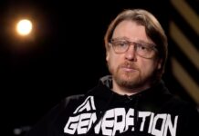 Скандал із бронюванням: політтехнолог Петров звільнився з військового меморіалу