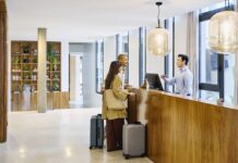 “Вільні руки” від валіз: як залишити багаж у готелі та отримати його вже вдома