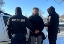 Пограбував літніх жінок: слідчі Дніпропетровщини повідомили про підозру зловмиснику