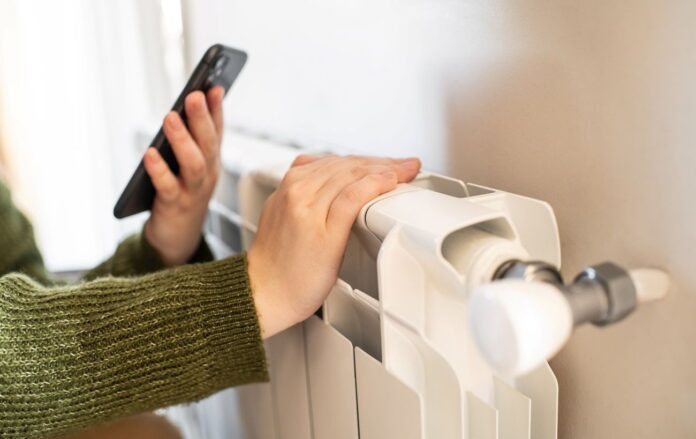 _radiator_telefon_opalennya__gettyimages_2197435332_6d9d604dc945a422c4862168ed888301_1300x820