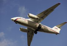 Криза авіації у Росії: пасажирів цивільних рейсів перевозять у вантажних літаках