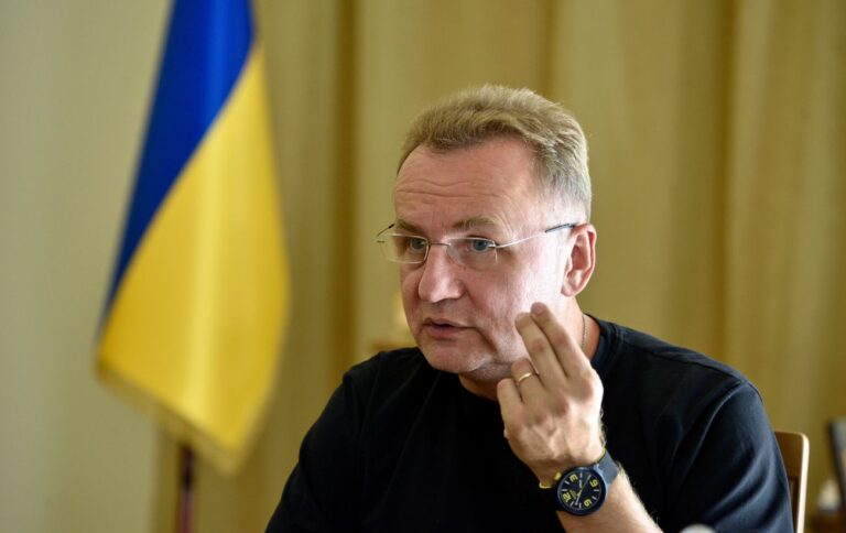 Запасіться товарами: супермаркети та аптеки Львова отримали рекомендації мерії