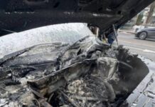 У Кривому Розі посеред білого дня спалахнув автомобіль Land Rover