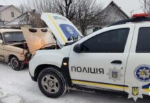 Допомога у скрутну хвилину: поліцейські Самарівської громади підтримали водія на дорозі