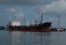 Індія обіцяє зменшувати закупівлі російської нафти, постачання падають