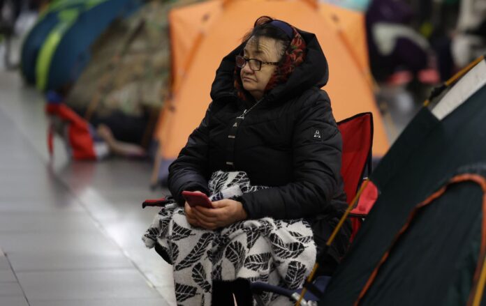 _telefon_zv_yazok_metro_povitryana_trivoga_kiyiv__gettyimages_2248351964__1__50a0a0f048dbea8679b0d6240efc5d4c_1300x820