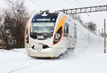 “Укрзалізниця” скасувала два ранкові рейси: пасажирам потрібно добиратися своїм ходом