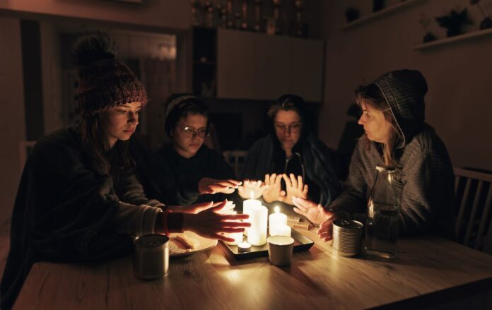 _vidklyuchennya_svitlo_svichki_proholodno_gettyimages_1371794886_6ef6f7a6b633fdf9b41e32a1d5e75db5_1300x820