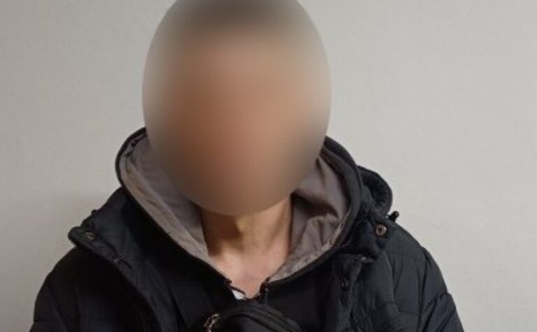 Витрачав кошти з чужої банківської картки: поліцейські Синельниківщини повідомили місцевому жителю про підозру