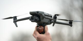 Росіяни дистанційно мінують Сумщину, скидаючи невеликі мішки з дронів (фото)