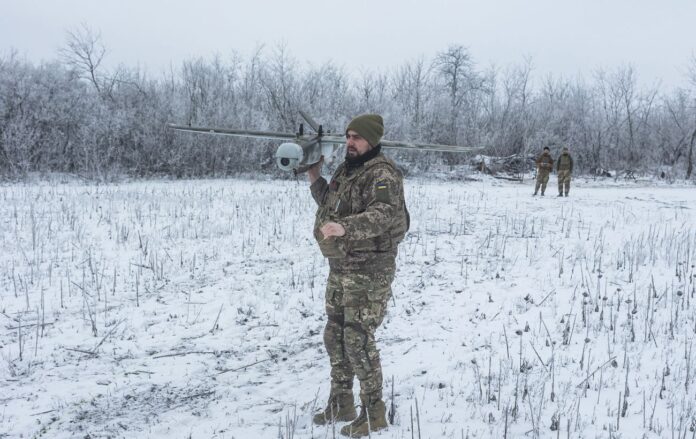 _viyskoviy_rozviduvalniy_bezpilotnik__donetska_oblast_zima_snig_2026_gettyimages_2257207720__1__30a8b1954a165a030959cd68f295df19_1300x820