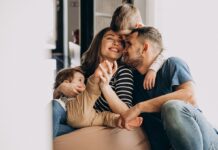 Від вагітності до школи: як зросли “дитячі” виплати в Україні у 2026 році й де їх оформити