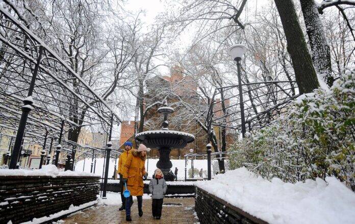 _zoloti_vorota_pogoda_snig_zima_ozheleditsya_gettyimages_1244983281_a51c5dba9f86f3c954b4d283dd8215f7_1300x820