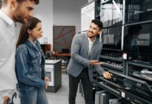 Майстер з ремонту розкрив головну брехню продавців б/у-техніки