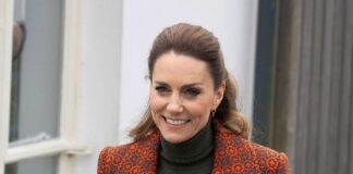 Модний вихід Кейт Міддлтон: пальто у стилі 60-х, водолазка і широкі штани