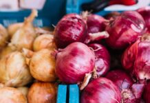 Продавці про це мовчать: 4 способи, як завжди купувати свіжу цибулю