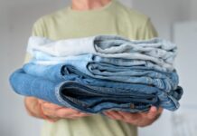 Завжди робіть це перед пранням джинсів: будуть довго “як нові”