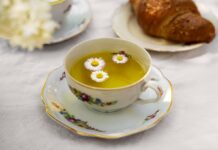 Ця “заспокійлива” рослина корисна для організму та шкіри: є у чаї та шампуні