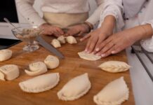 Ліпіть і варіть вареники правильно: ці секрети врятують від розварювання