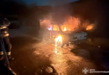 Надзвичайники Кривого Рогу загасили три палаючі автівки: подробиці