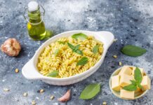 Один інгредієнт зробить пасту в рази смачнішою: він завжди є на кухні