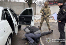 У Дніпрі затримали чоловіка за незаконний збут вогнепальної зброї