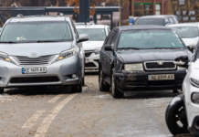 У Дніпрі на Соборній площі зіткнулись Skoda, Toyota та Citroen: подробиці ДТП