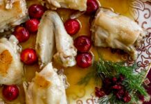 Цей соус перетворить курку на кулінарний шедевр: секрет у одній ягоді