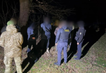 Поблизу кордону з Румунією затримано трьох порушників та їхнього провідника: серед втікачів житель Запоріжжя