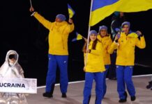 «Виходить за межі моралі» – у МЗС розкритикували, що росіянка несла табличку «Україна» на Олімпіаді