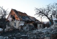 На Харківщині авіабомба влучила в будинок багатодітної родини, є загиблі та поранені – поліція