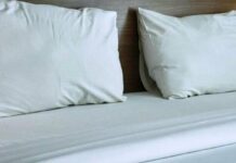Як освіжити ковдри та подушки без прання і хімчистки: метод, про який часто забувають