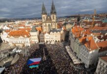 Тисячі чехів у Празі вийшли на акцію підтримки «Разом за Україну»