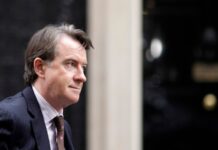 У Британії поліція заарештувала колишнього посла в США