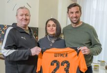 Сюрприз у день народження. Рінат Ахметов подарував дім пораненому захиснику Віталію Шумею